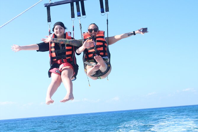 Best Parasailing Cozumel + Locker - What the boat launch and landing feel like