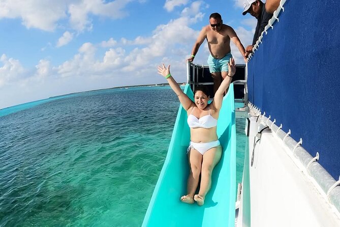 Catamaran Excursion + Open bar + Snorkeling at El Cielo - El Cielito, shallow water and the floating bar