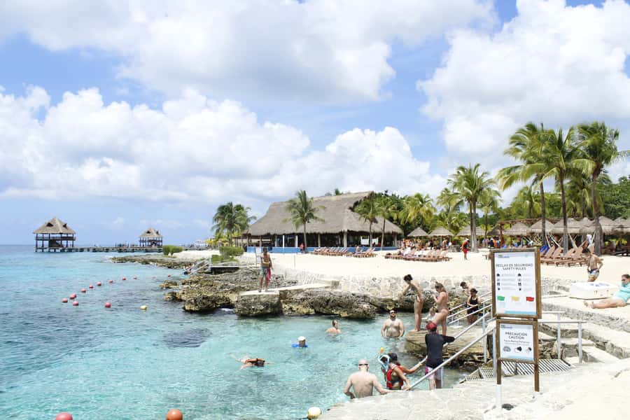 Cozumel: Chankanaab Park Admission+ Snorkel+ Welcome drink - What happens at the snorkeling area