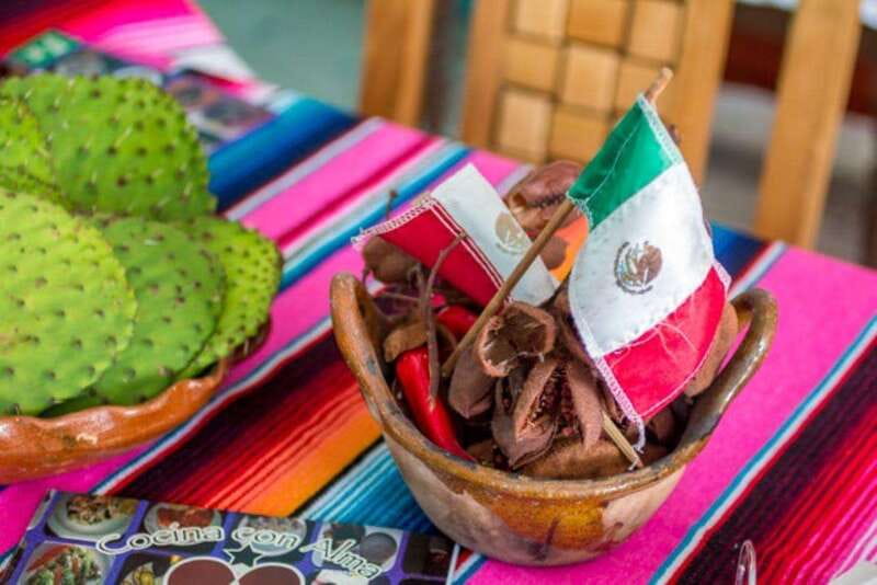 Cozumel: Cooking Class with Josefina - Meeting Josefina’s family in the kitchen