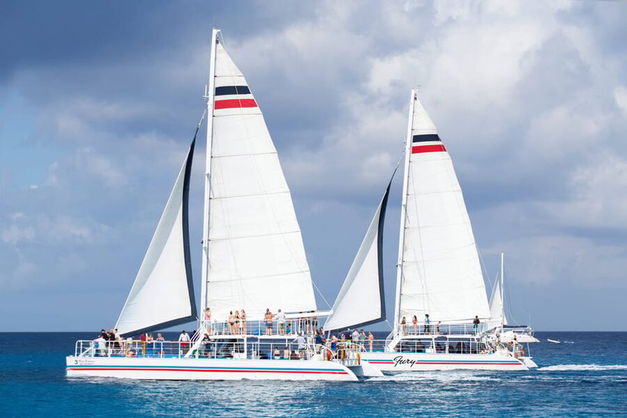 Cozumel: El Cielo, Palancar Reef, and Beach Party with Food - The boat setup and the small comforts