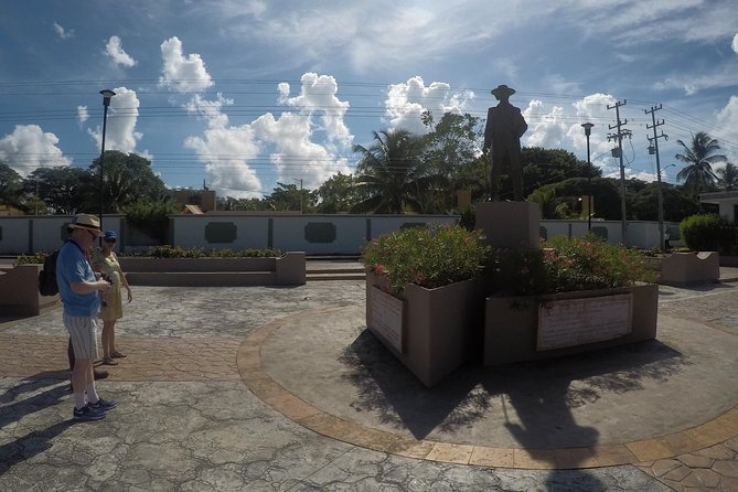 Cozumel History Walking Tour - Downtown Cozumel and the main plaza