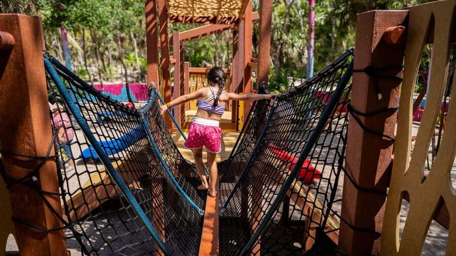 Cozumel, Kuzá Beach & Adventure Park Day Pass - Eating and drinking without losing your beach spot