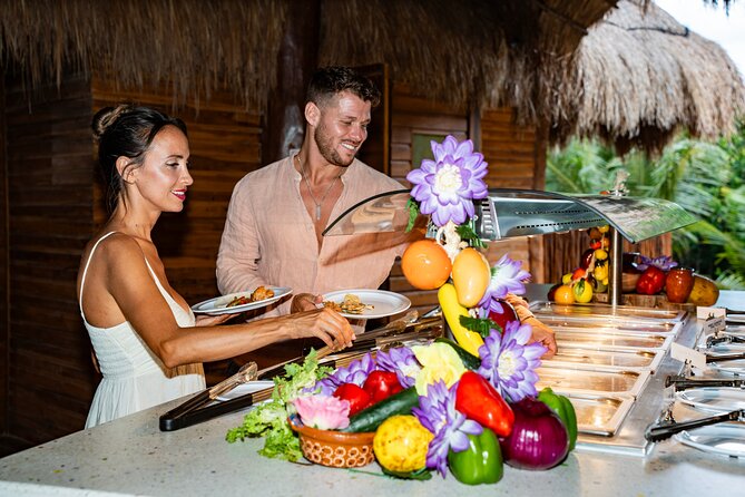 Cozumel: KUZÁ Beach Pass with Buffet, Open Bar & Activities - Service and comfort on the sand