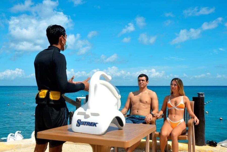 Cozumel: SeaTrek Underwater Helmet Diving Experience - Learning the helmet before entering the water