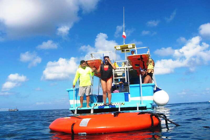 Cozumel: VIP Glass Bottom Boat & Snorkeling 3 Reefs Tour - Help for children and nervous swimmers