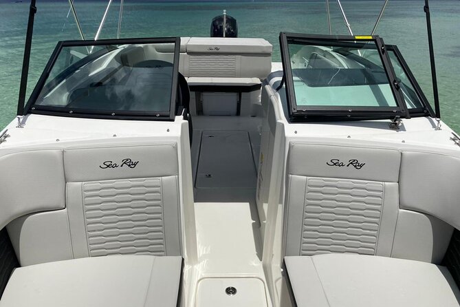 Deluxe Private Boats - 24 ft Sea Ray - A fresh lunch instead of a boxed meal