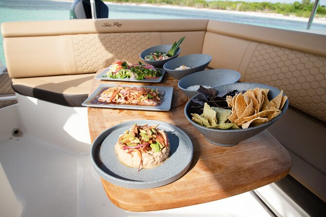 Deluxe Private Boats - 27 ft Sea Ray - Ceviche, drinks, and a proper lunch afloat