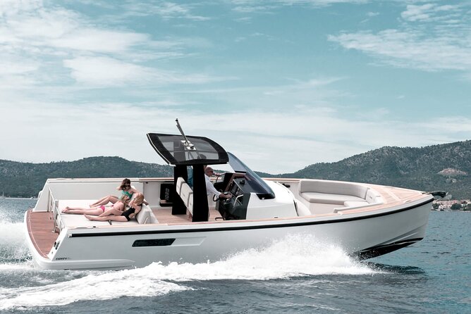 Deluxe Private Boats - 36 ft Fjord - Sailing Toward Playa El Cielo