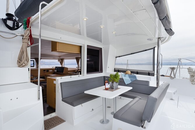 Deluxe Private Boats - 40 ft Catamaran - Lunch on board, with more than standard boat snacks