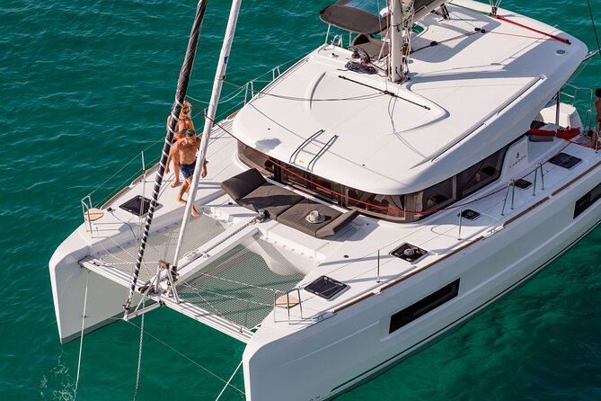 Deluxe Private Boats - 40 ft Catamaran - Practical details for a smooth day