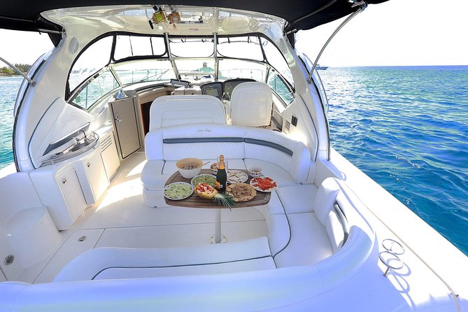 Deluxe Private Boats - 40 ft Sea Ray - The shallow natural reserve stop