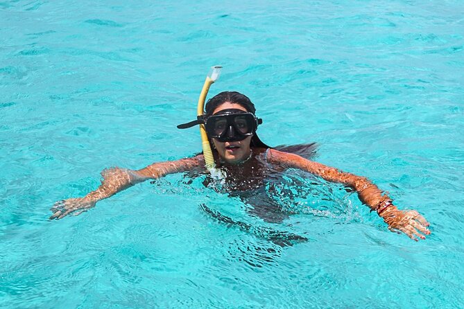 El Cielo Cozumel Snorkel Share Boat + Reefs + Food Drinks + Beach - El Cielito and the stingray encounter