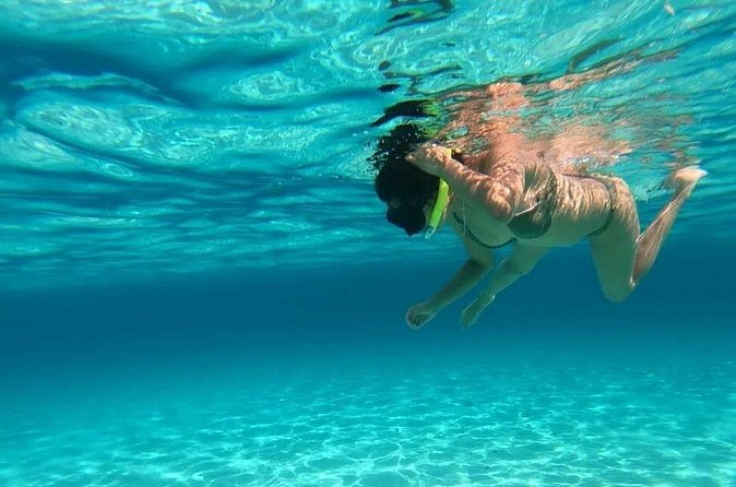 Exploration to El Cielo and Reefs: Live up close with stars - El Cielito, a shallow finish with rays
