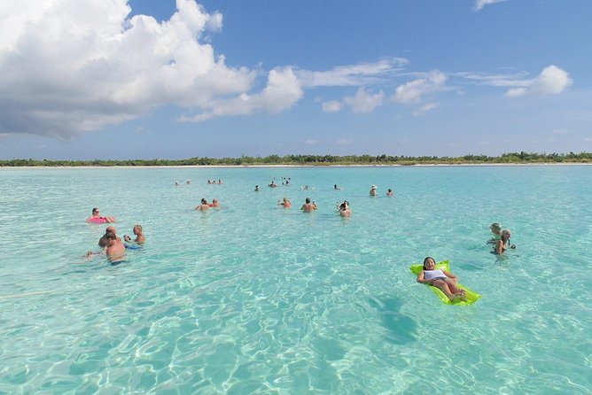 "First Lady" Private Snorkel & El Cielo Sandbar Combo - Lunch cooked while you swim