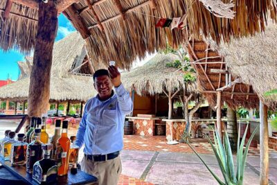 Half-Day Island Tour with Mayan Experience & Beach Break