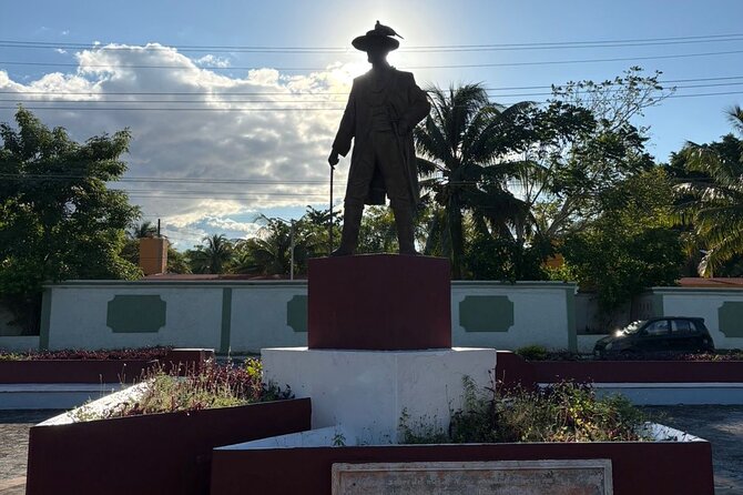 History walking - Foodie Cozumel tour - Three Cultures square: a quick introduction to the island