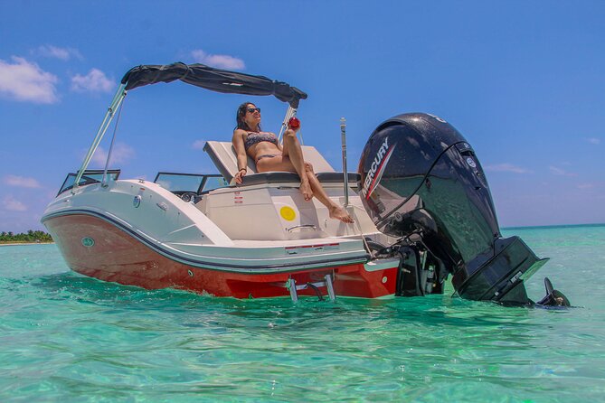 Private snorkeling with 23ft Sea Ray in San Miguel de Cozumel - A private boat day instead of a crowded excursion