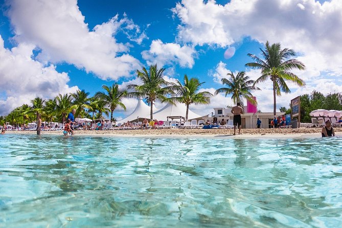 Roots Beach Club® - Water activities, from kayaks to the floating course