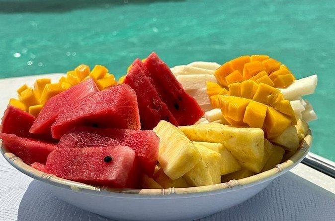 Yacht with visit to heaven cie service snorkell included - The $850 cost and who gets good value